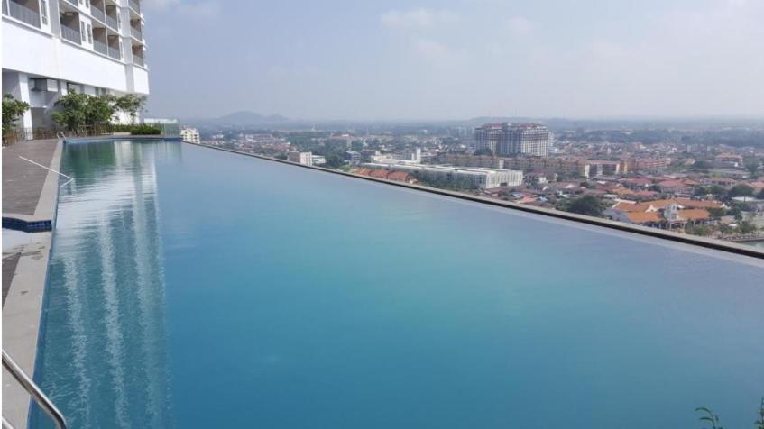 Silverscape Seaview Residences Melaka Exterior foto